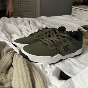 NEW DC Olive Green Central Leather Sneakers Size 12 US